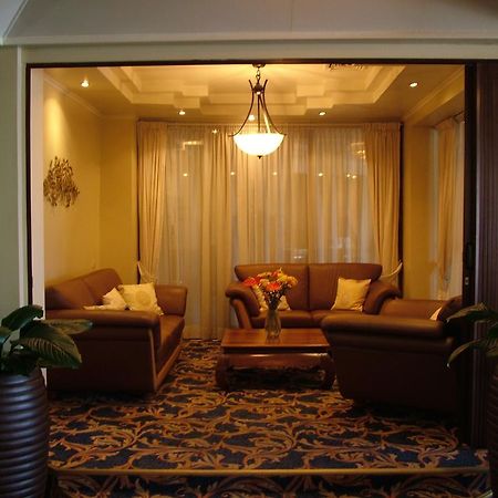 פרמריבו Ambassador Hotel & Casino מראה חיצוני תמונה
