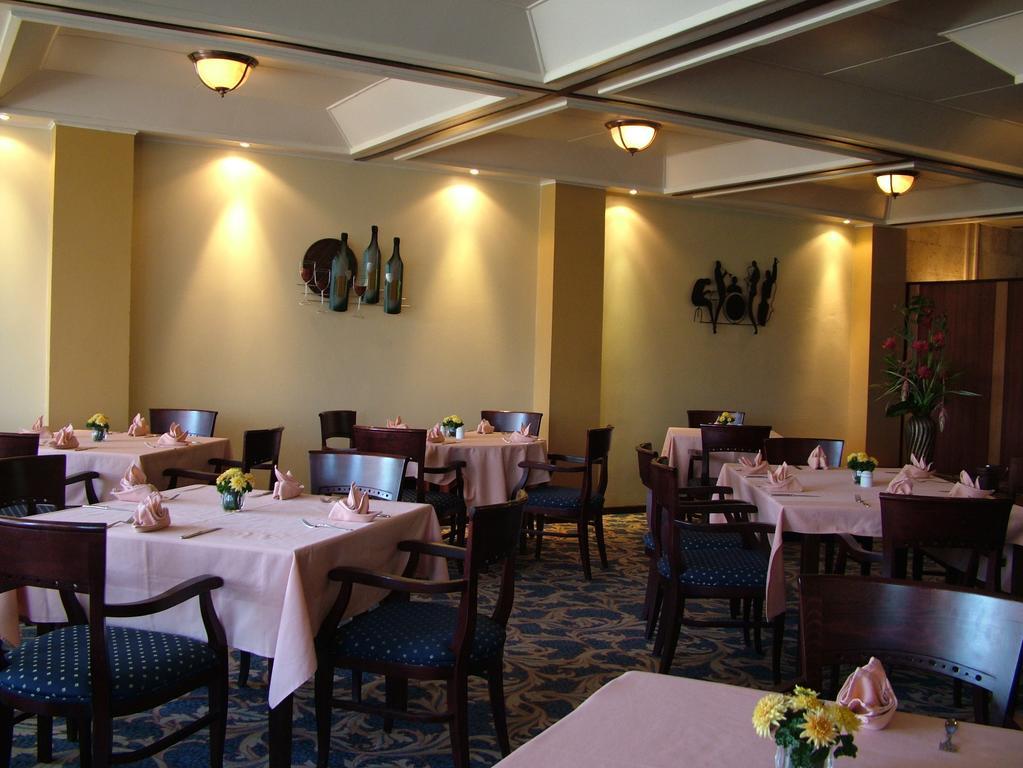 פרמריבו Ambassador Hotel & Casino מראה חיצוני תמונה