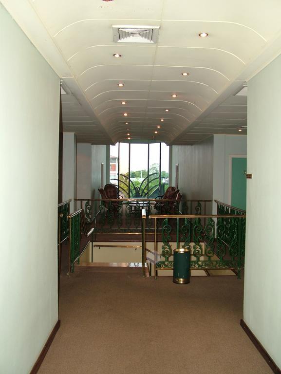 פרמריבו Ambassador Hotel & Casino מראה חיצוני תמונה