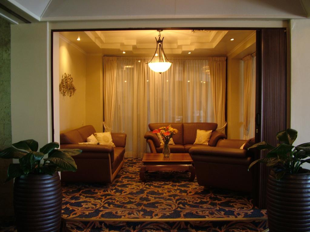 פרמריבו Ambassador Hotel & Casino מראה חיצוני תמונה