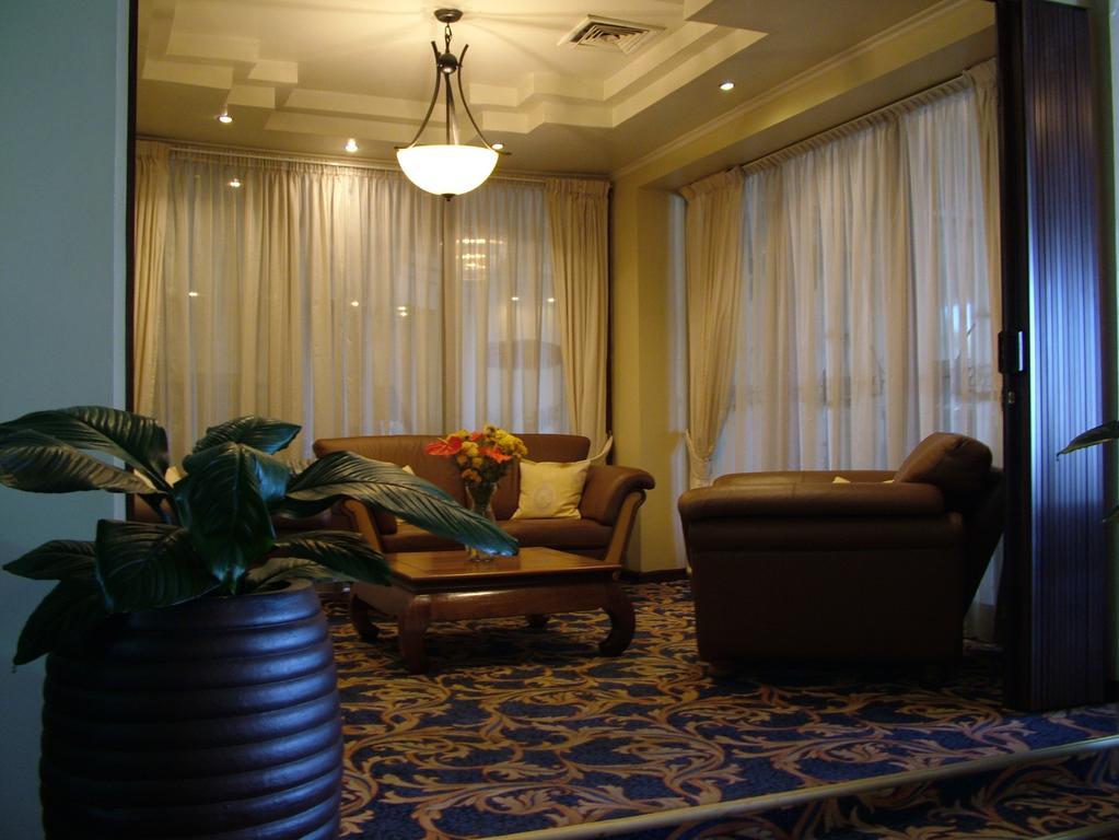 פרמריבו Ambassador Hotel & Casino מראה חיצוני תמונה