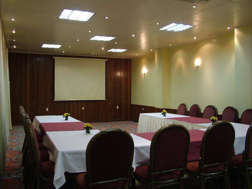 פרמריבו Ambassador Hotel & Casino מראה חיצוני תמונה