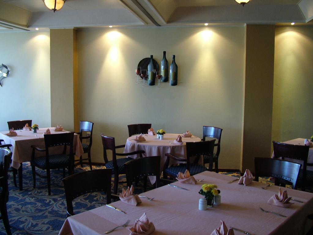 פרמריבו Ambassador Hotel & Casino מראה חיצוני תמונה