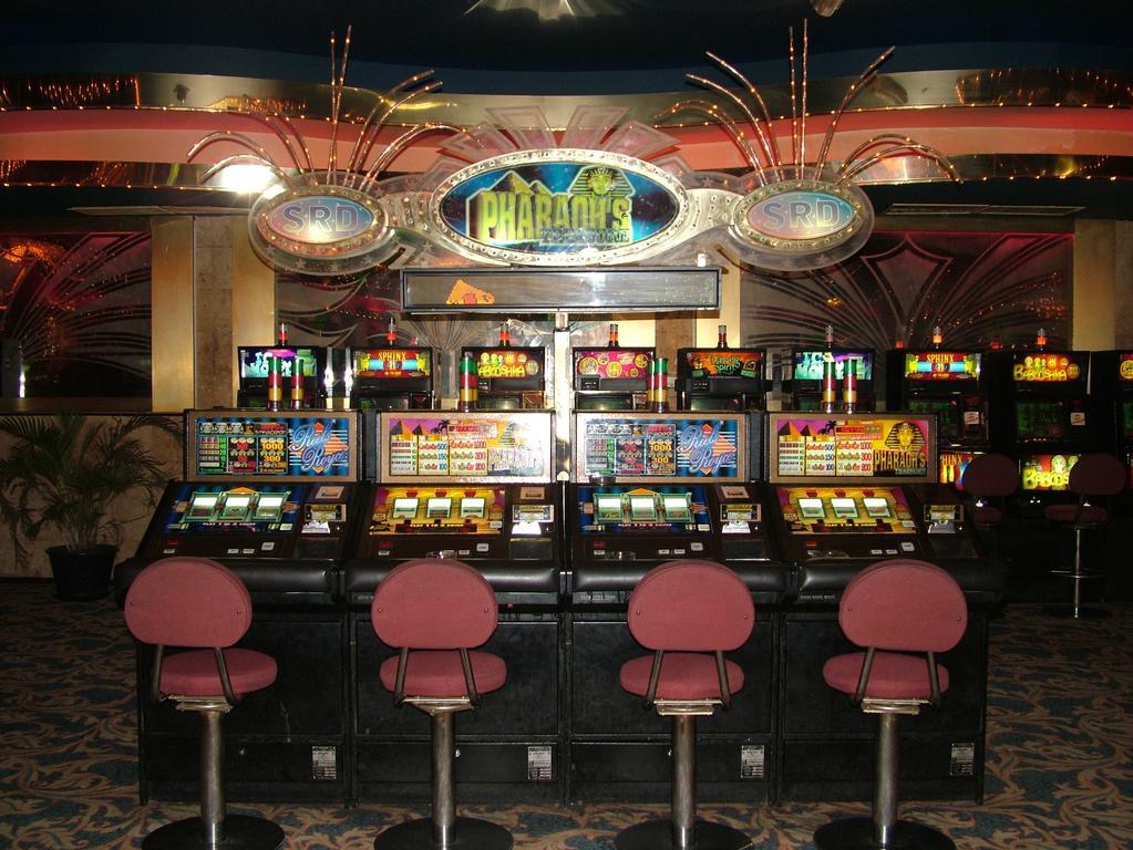 פרמריבו Ambassador Hotel & Casino מראה חיצוני תמונה